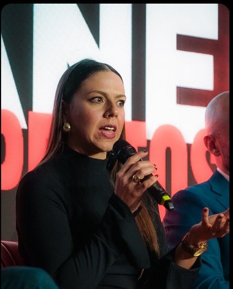 Ale Cifuentes, retrato incluido en el dossier de COINMO